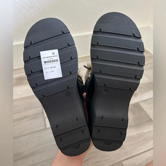 Avenue Yvette Cold Weather Boot - Picture 9 of 13